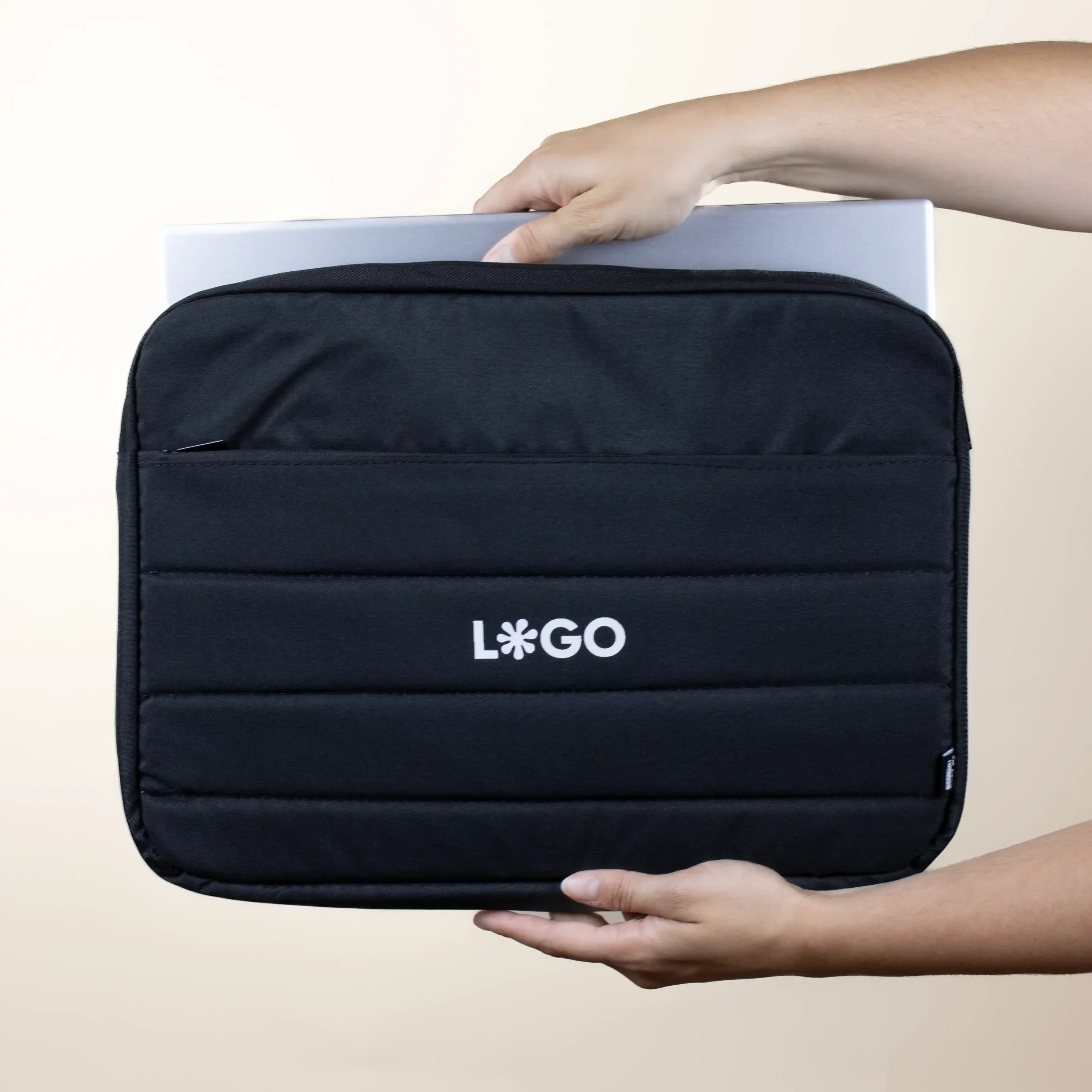 KIRA: Pochette pour ordinateur portable en rPET 15.6 pouces