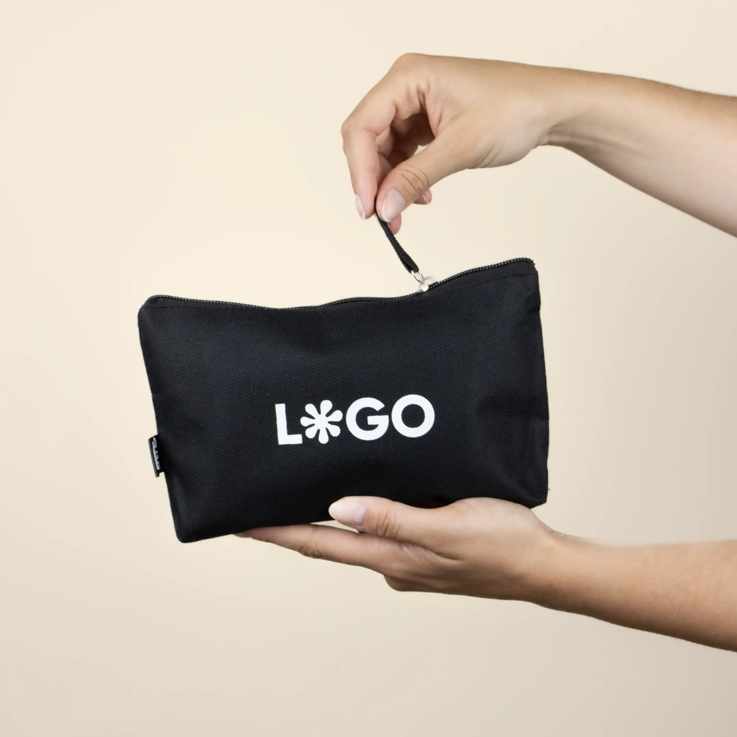 CINTIA: Neceser en algodón reciclado de 230 gr/m2. 