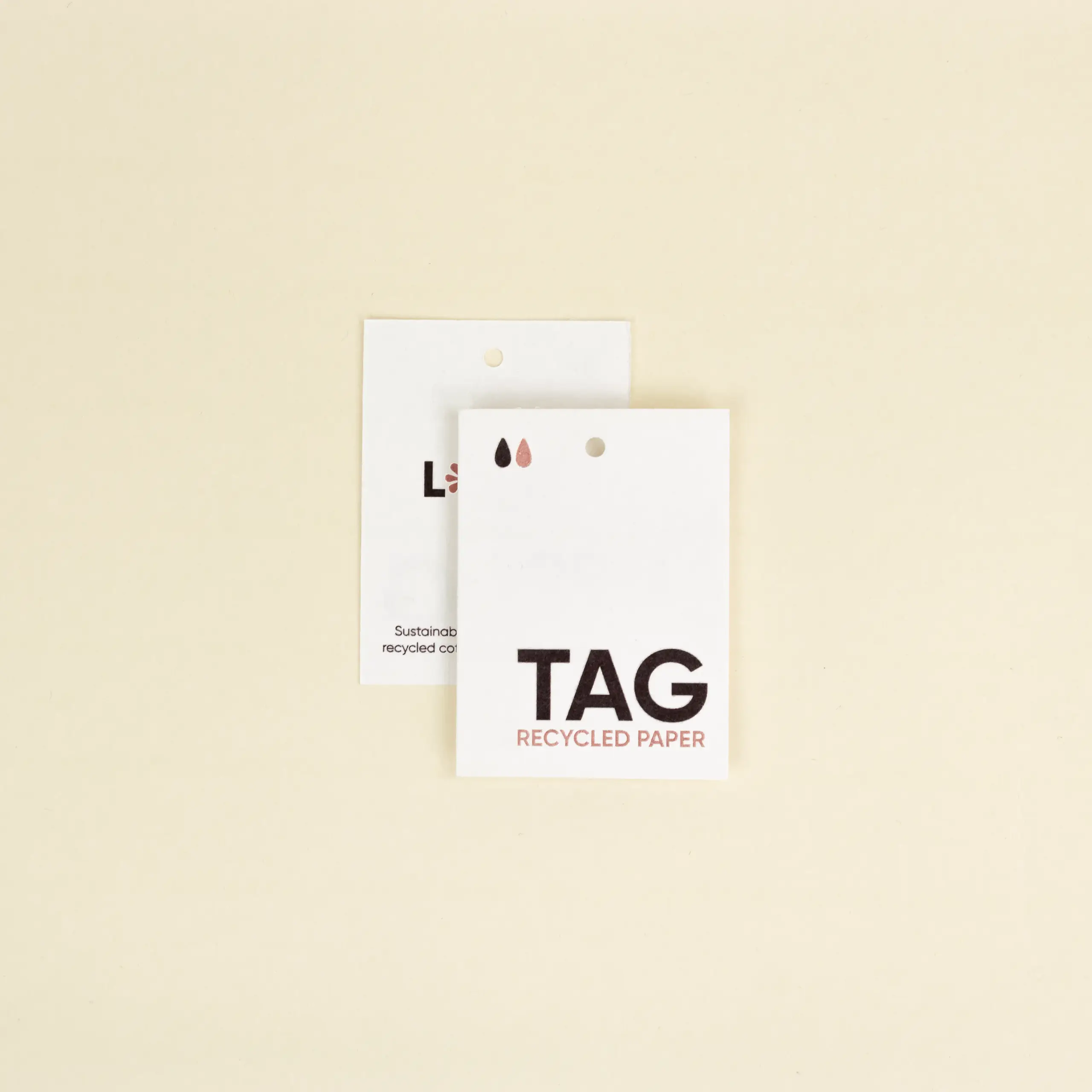 RECYCLED PAPER: Tags, 7,5×5,5 cm.