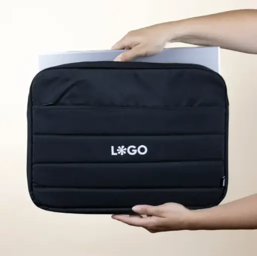 KIRA: Pochette pour ordinateur portable en rPET 15.6 pouces